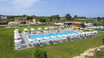 Outdoor pool, open 9:00 AM to 7:00 PM, pool umbrellas, sun loungers