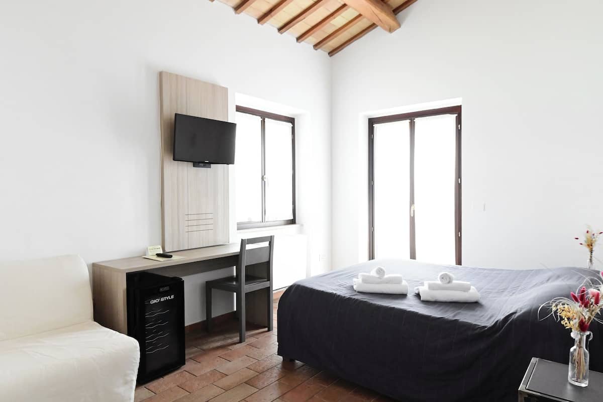 1 bedroom, free WiFi, bed sheets