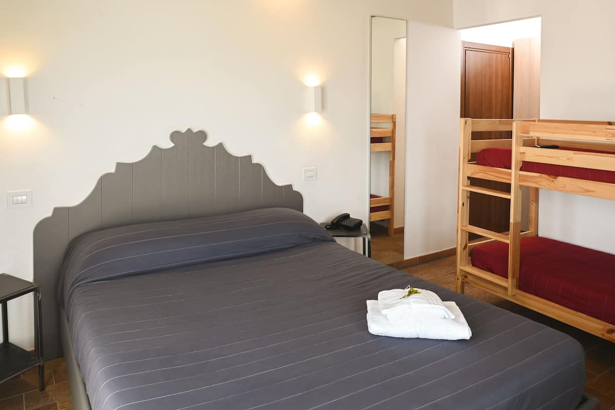 1 bedroom, free WiFi, bed sheets