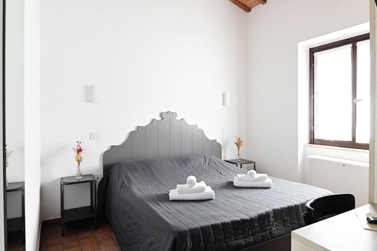 Standard Double Room (Verde) | Premium bedding, down comforters, laptop workspace, WiFi (free)