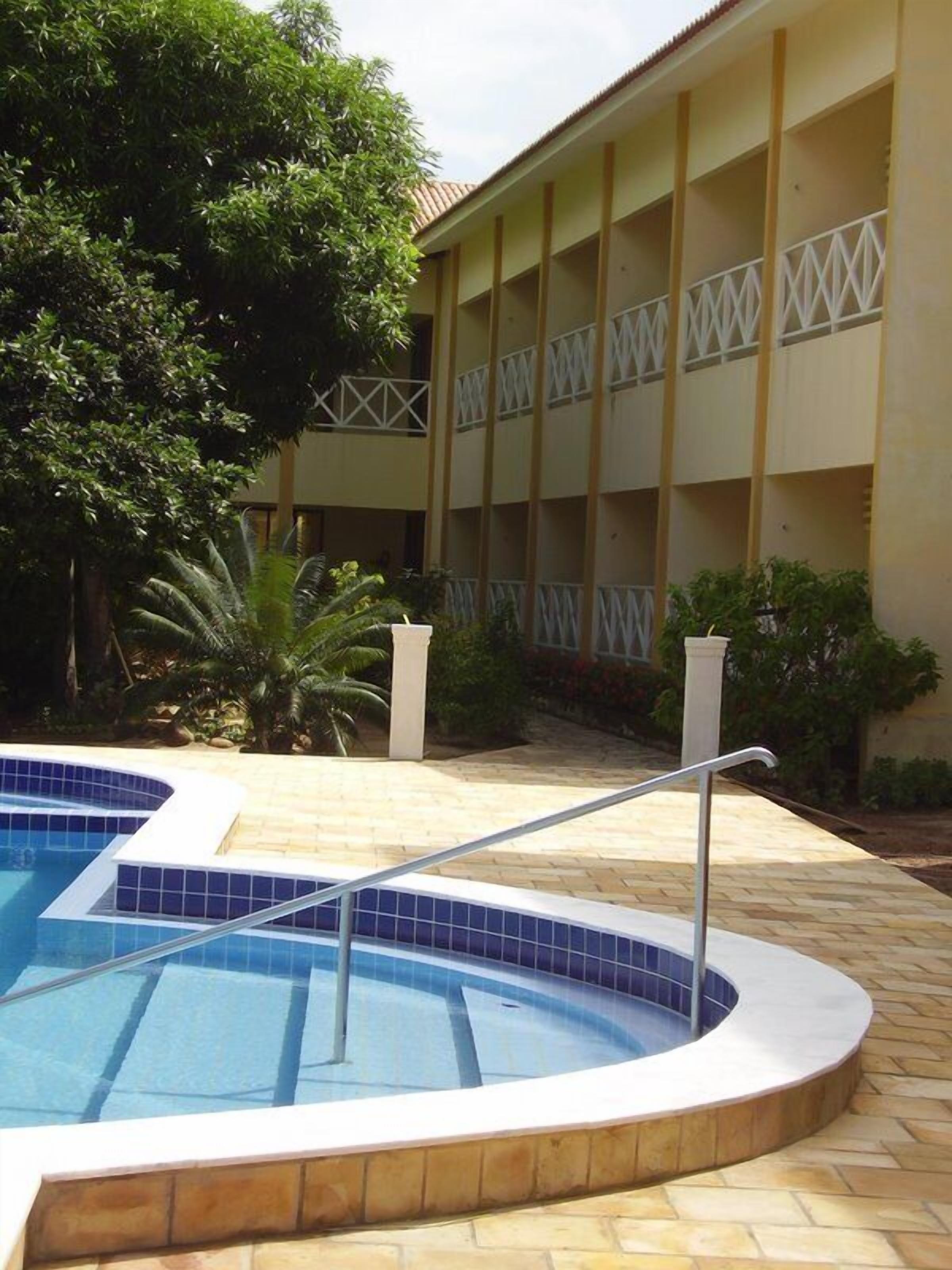 2 outdoor pools, open 8:30 am to 9:30 pm, pool loungers