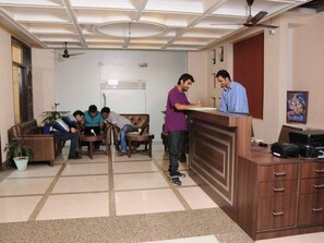 Reception - Hotel Diamond inn (Chandigarh)