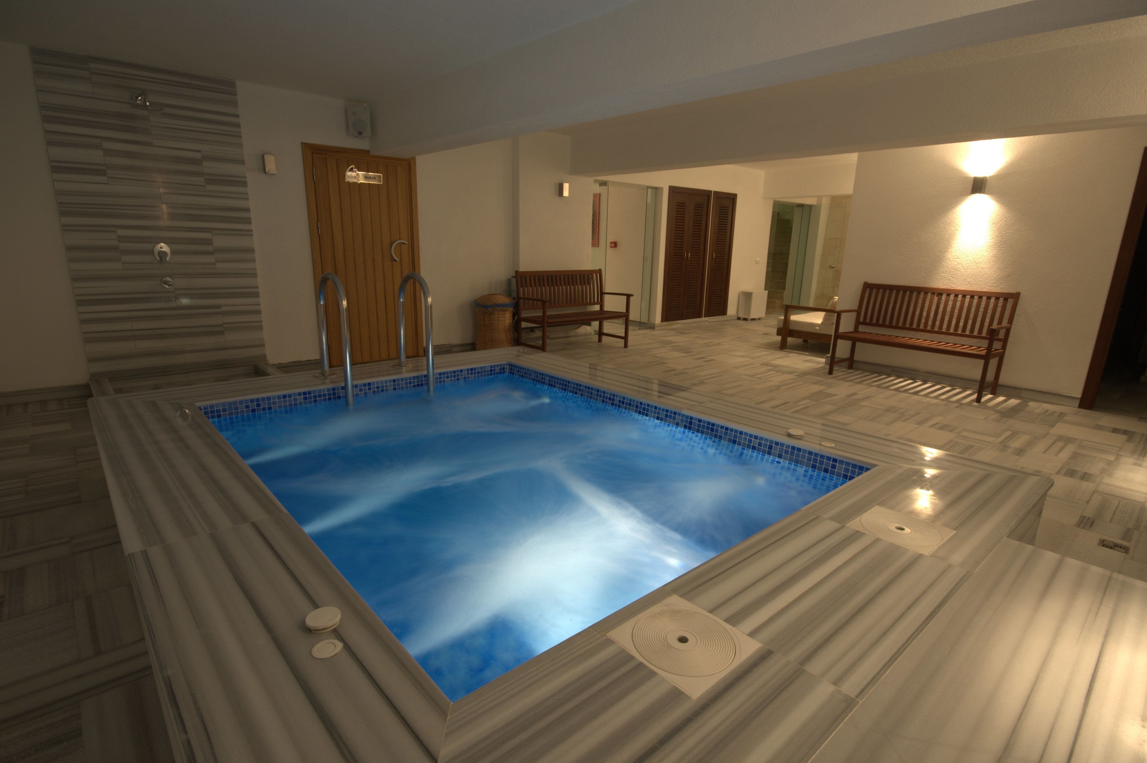 sauna, steam room, turkish bath/hammam, body treatments, aromatherapy