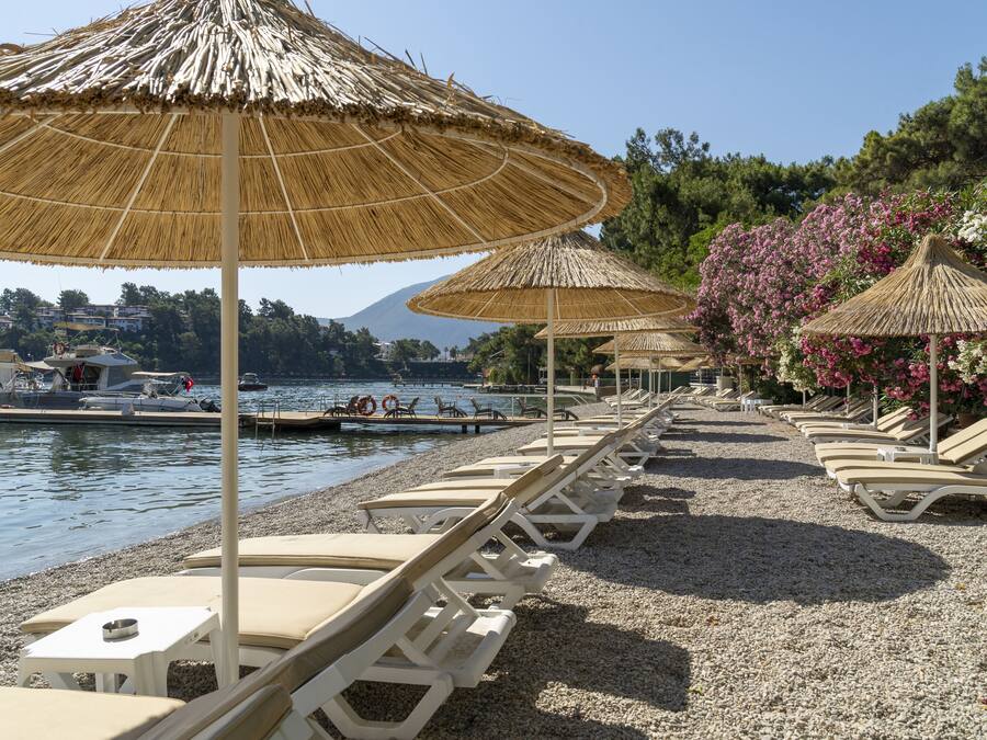 Private beach nearby, black sand, free beach shuttle, sun-loungers