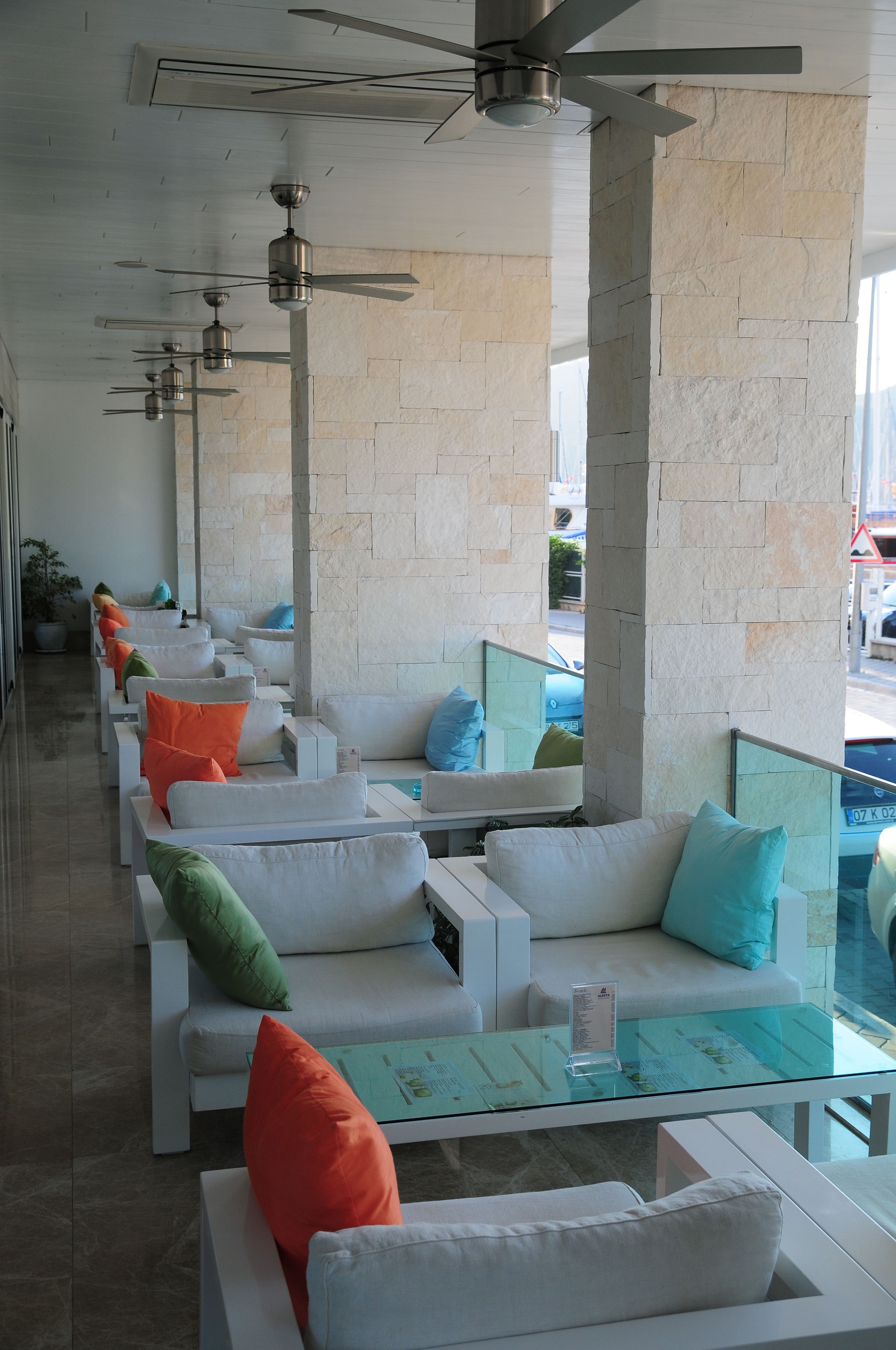 2 bars/lounges, poolside bar