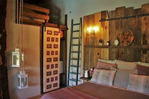 Deluxe-Studiosuite, 1 Schlafzimmer, Sauna, Poolblick | Hochwertige Bettwaren, Betten mit Memory-Foam-Matratzen