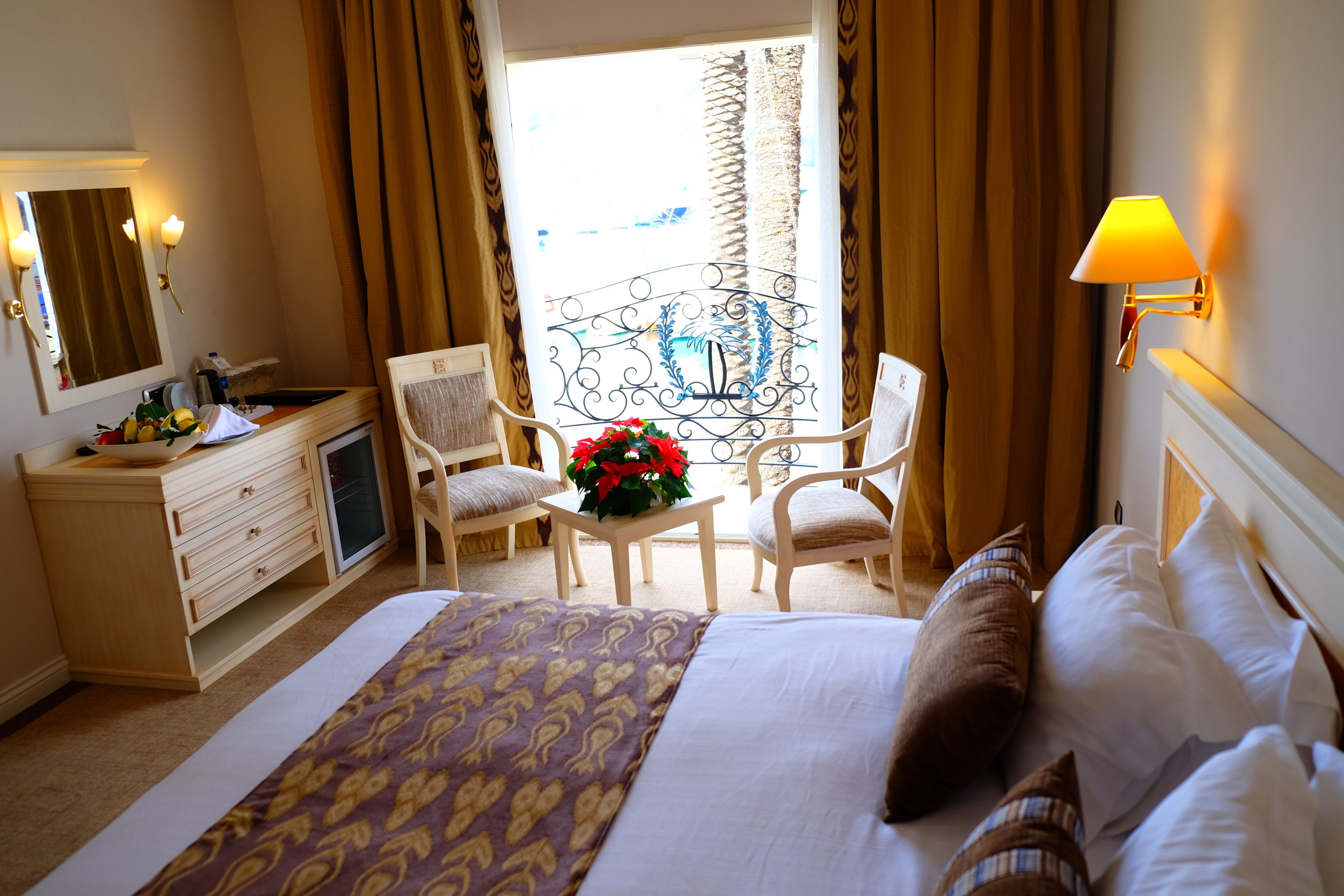 standard double or twin room | minibar, in-room safe, free wifi