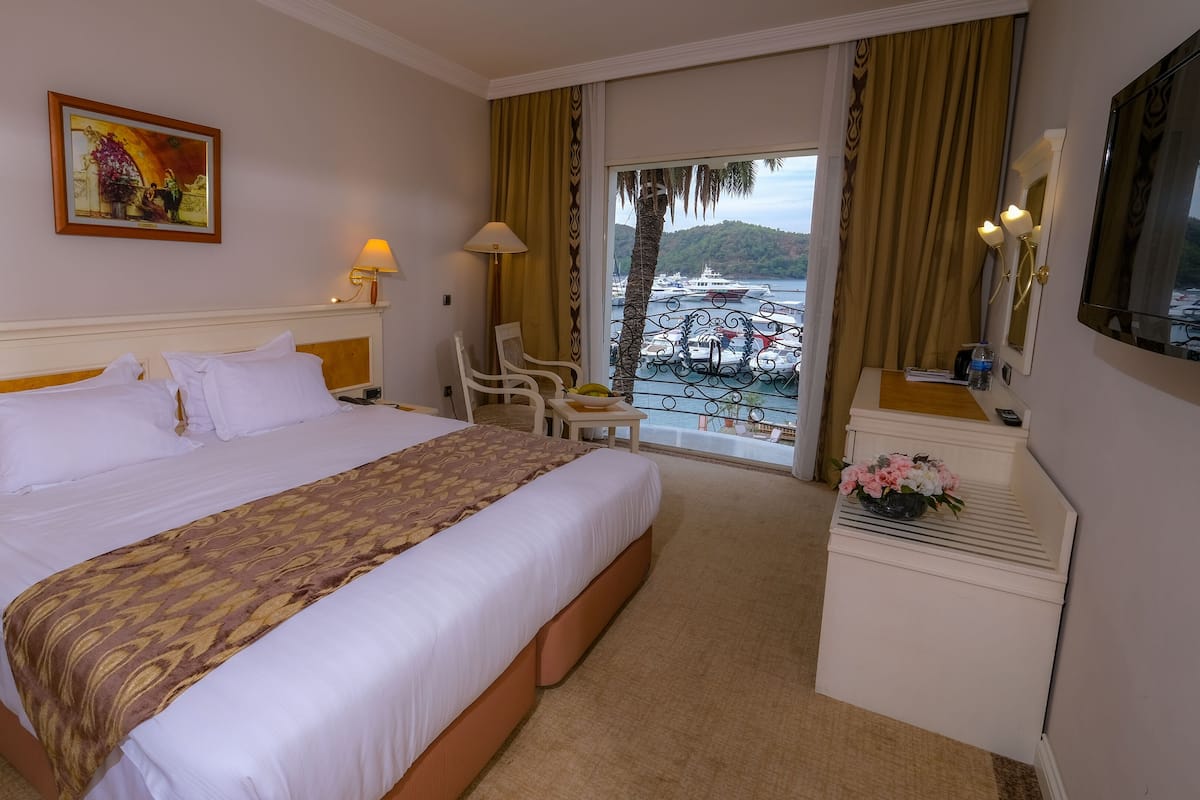 Quarto casal ou duplo standard | Frigobar, cofres nos quartos, Wi-Fi de cortesia