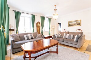 Grand Apartment, 1 Bedroom | Living area