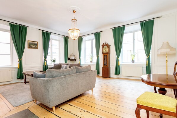 Grand Apartment, 1 Bedroom | Living area