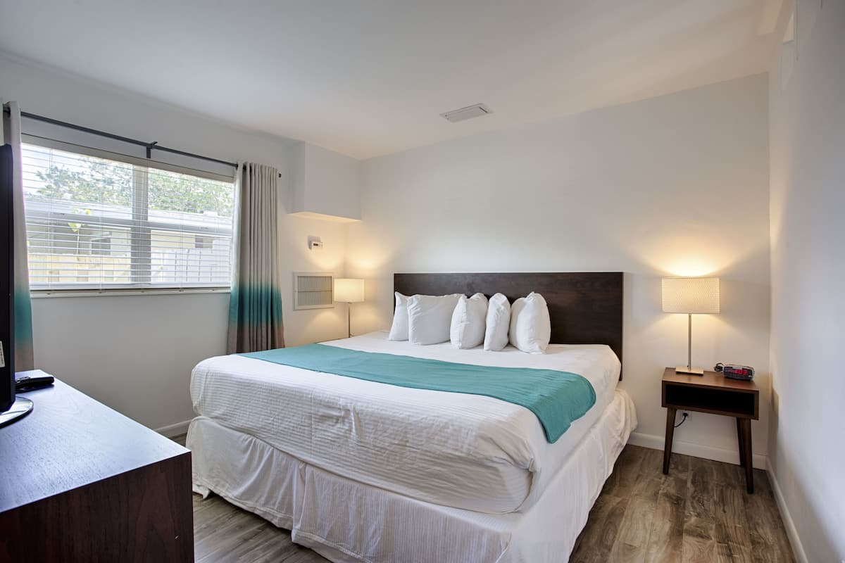 Nonsmoking King Suite | Premium bedding, free WiFi, bed sheets, wheelchair access