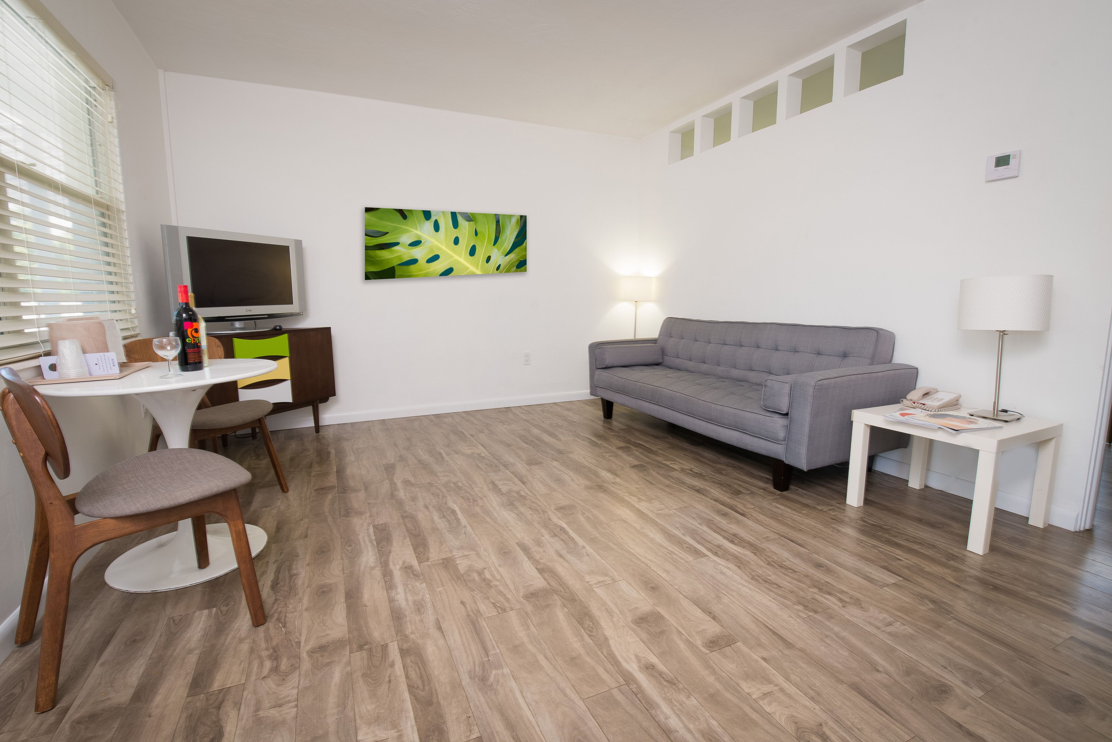Photo - Regency Inn & Suites