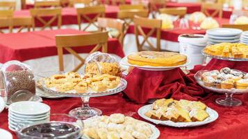 Free daily buffet breakfast