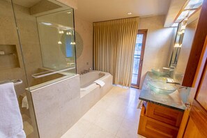 Premier Condo, 4 Bedrooms | Bathroom - North of Nell (Aspen)
