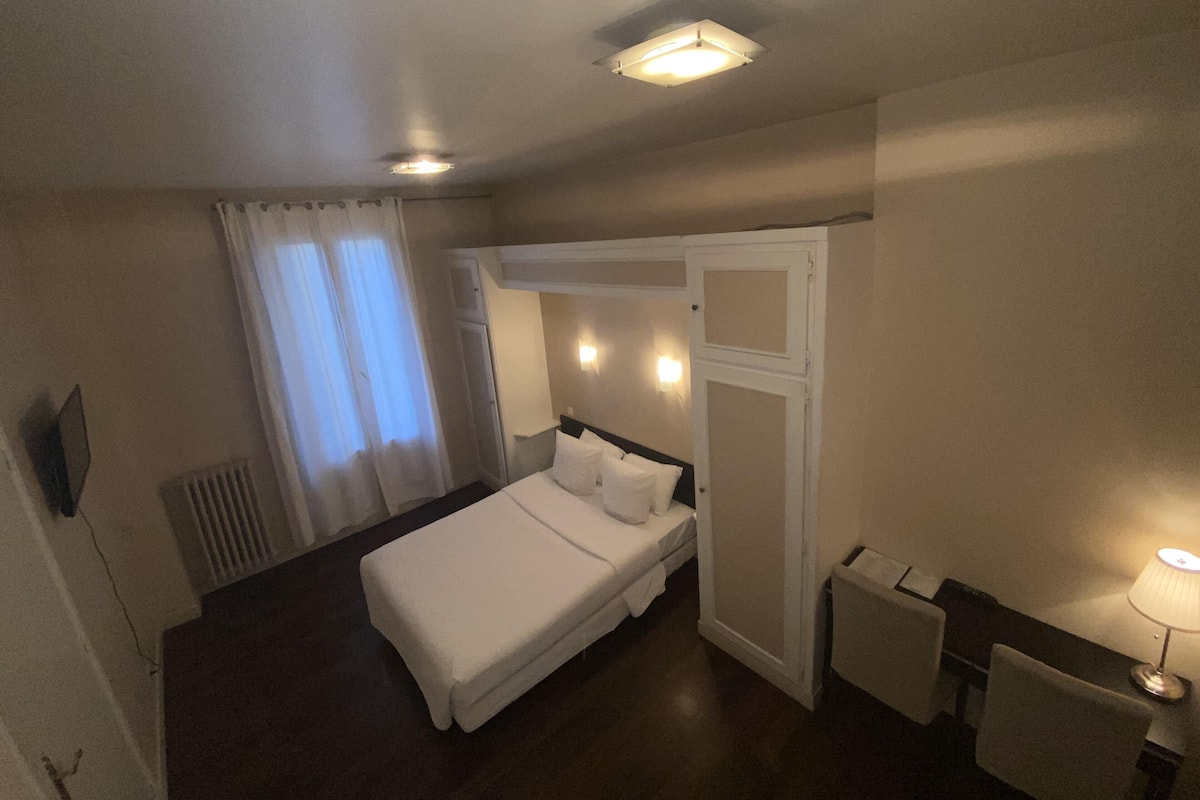 Superior-Doppelzimmer, barrierefrei | Badezimmer | Kostenlose Toilettenartikel, Haartrockner, Handtücher