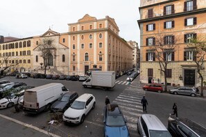 A street view with parked cars, a white van, and a pedestrian crossing. - Giusi Rooms - Esquilino Harmony Guesthouse (Rome)