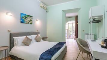 In-room safe, desk, soundproofing, free WiFi