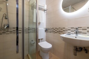 Down duvets, in-room safe, desk, soundproofing - Giusi Rooms - Esquilino Harmony Guesthouse (Rome)