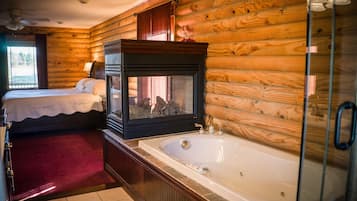 Deluxe Room, Jetted Tub (The Vineyard Suite)