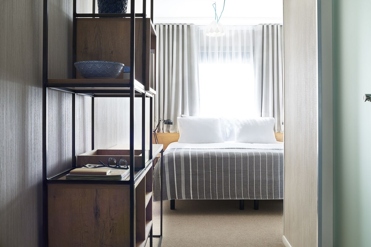 In-room safe, iron/ironing board
