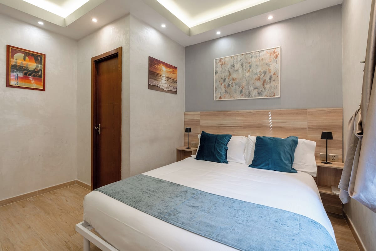 Camera Queen | Frigobar, cofres nos quartos, escrivaninha, quartos à prova de som