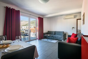 Luxury-Suite, Terrasse | Wohnbereich