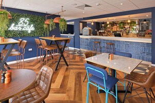 Bar (en el alojamiento)