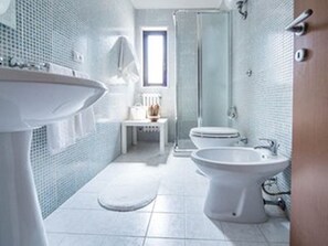 Executive Double Room | Bathroom amenities