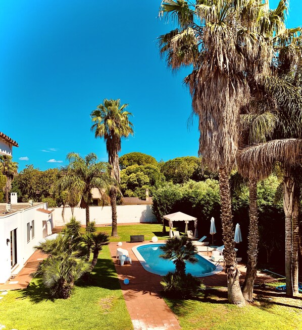 Seasonal outdoor pool