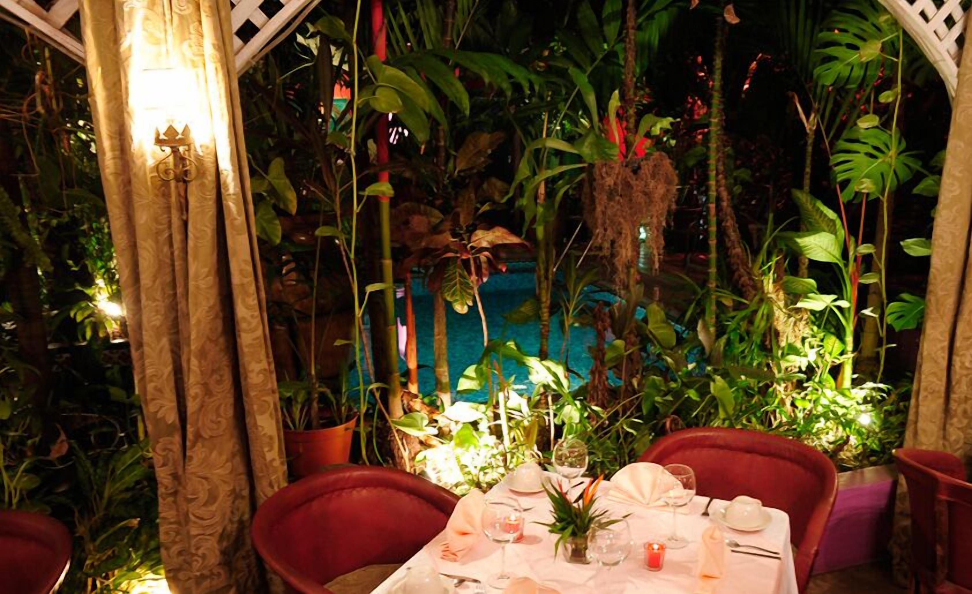 breakfast, lunch, dinner served; fusion cuisine