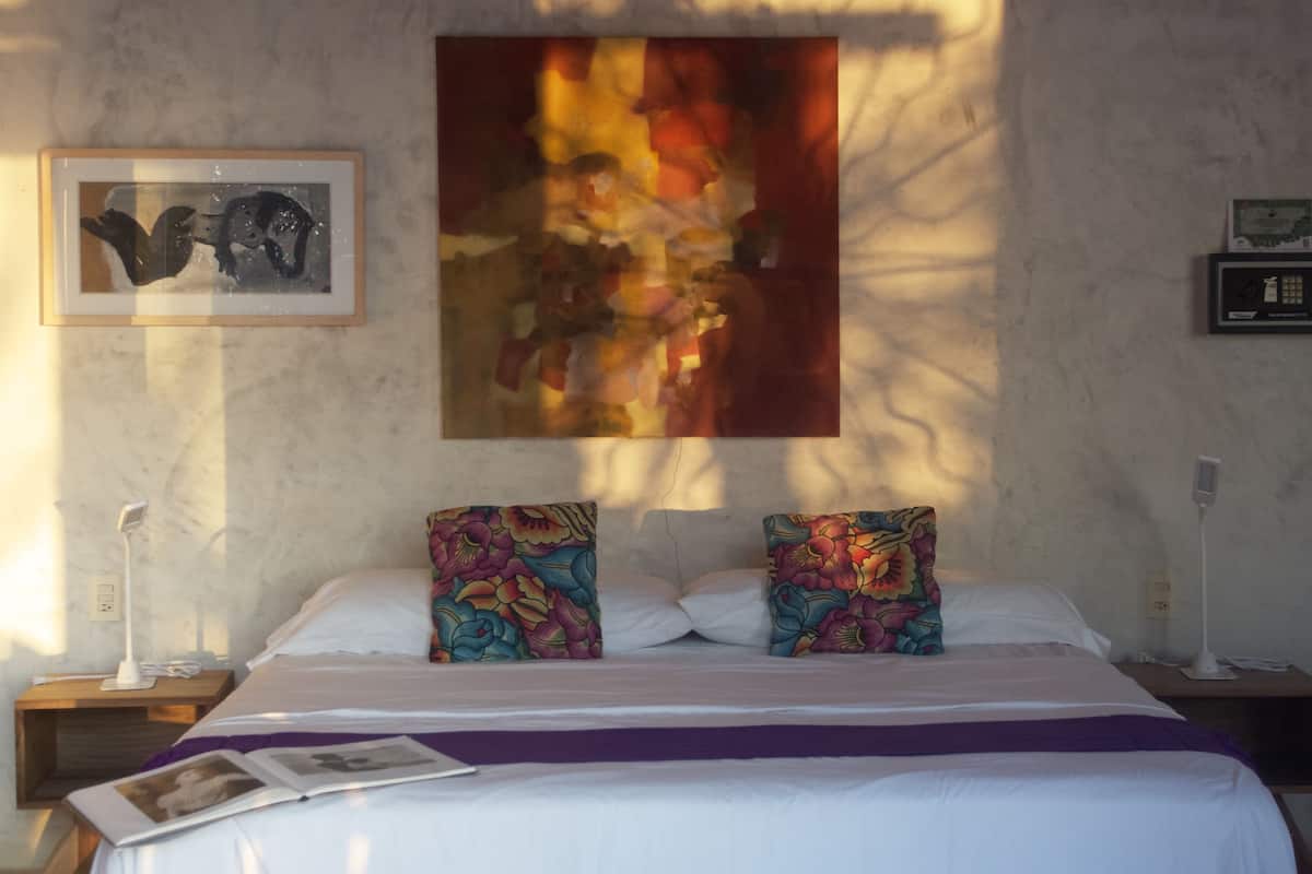 Huisje, 1 kingsize bed, uitzicht op zee | Luxe beddengoed, een kluis op de kamer, individueel gedecoreerd