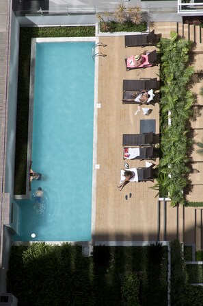 Outdoor pool - Urbano Apartments Miraflores Pardo (Lima)