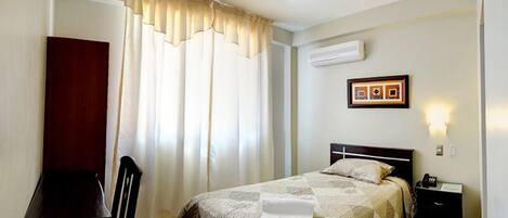 Single Room | Desk, free WiFi, bed sheets