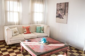 标准公寓, 2 间卧室, 阳台 | 客房内保险箱、遮光窗帘、免费 WiFi、床单