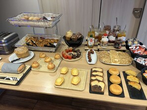 Tägliches Frühstücksbuffet gegen Gebühr
