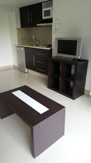 Studio | Wohnbereich | 32-Zoll-Flachbildfernseher mit Kabelempfang, Fernseher