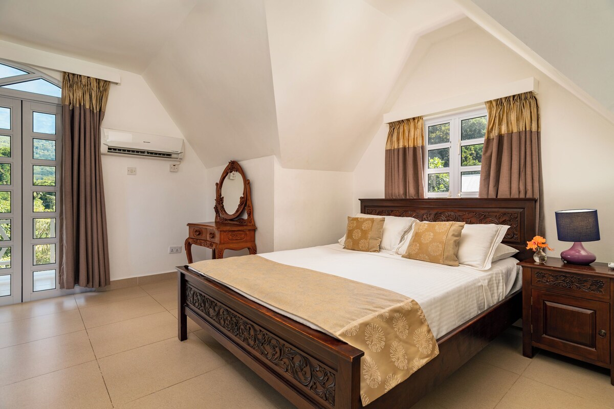 Suite | 1 bedroom, minibar, in-room safe, desk