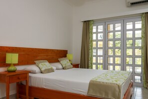 1 多间卧室、迷你吧、客房内保险箱、办公桌