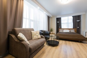 Suite | Caja de seguridad en la habitación y escritorio