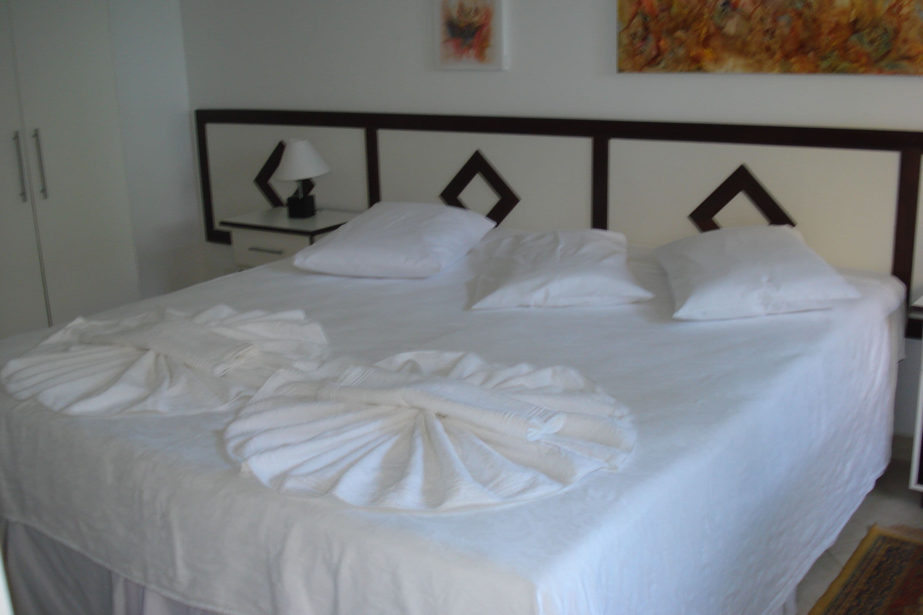 标准套房 | 迷你吧、办公桌、免费 WiFi、床单