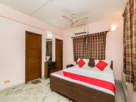 Escrivaninha, Wi-Fi de cortesia, roupa de cama