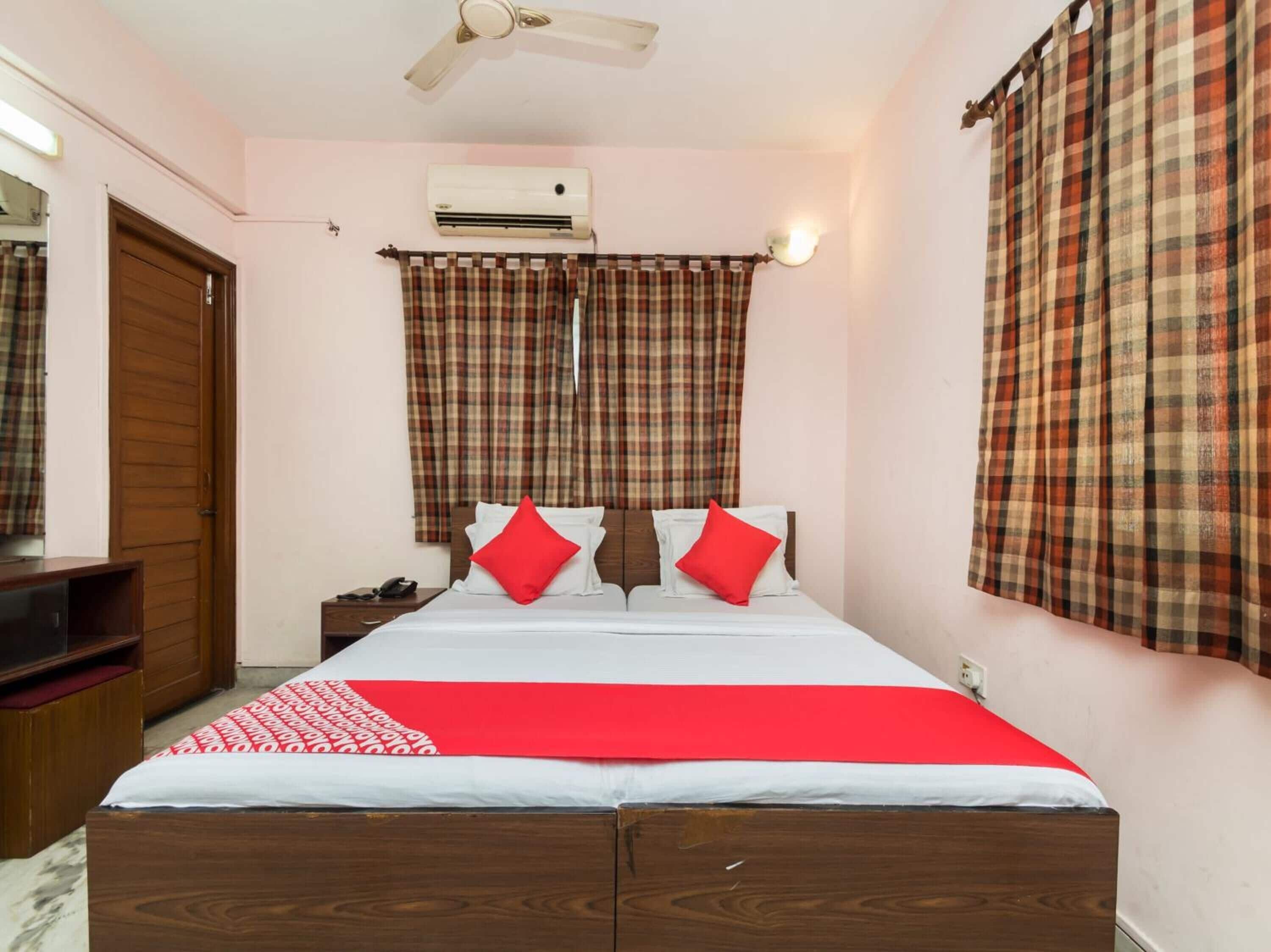 Basic Twin Room, 2 Twin Beds, Accessible | Desk, free WiFi, bed sheets