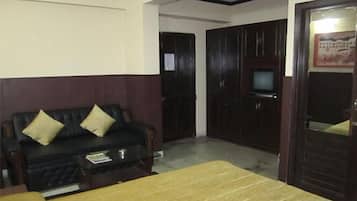 Phòng đôi Deluxe, 1 giường cỡ queen, hút thuốc | Bàn, truy cập Internet không dây miễn phí, bộ trải giường