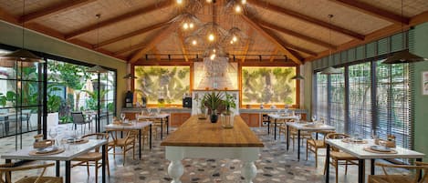 Breakfast, lunch, dinner served; Mediterranean cuisine