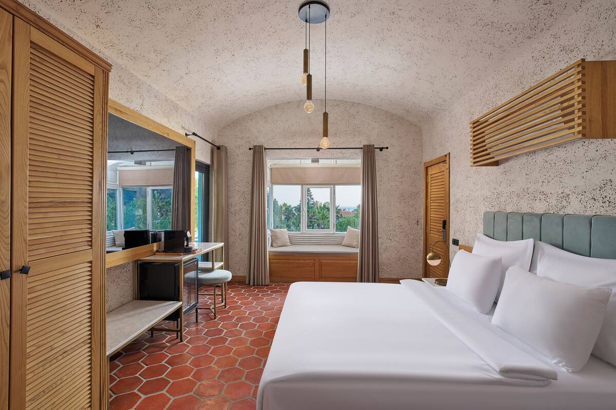 double room, terrace | premium bedding, in-room safe, soundproofing, iron/ironing board