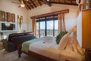 Premium bedding, in-room safe, desk, iron/ironing board - Villa Margarita at Jaguar Reef (Hopkins)