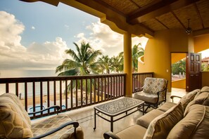 Plage, massages sur la plage, snorkeling, voile