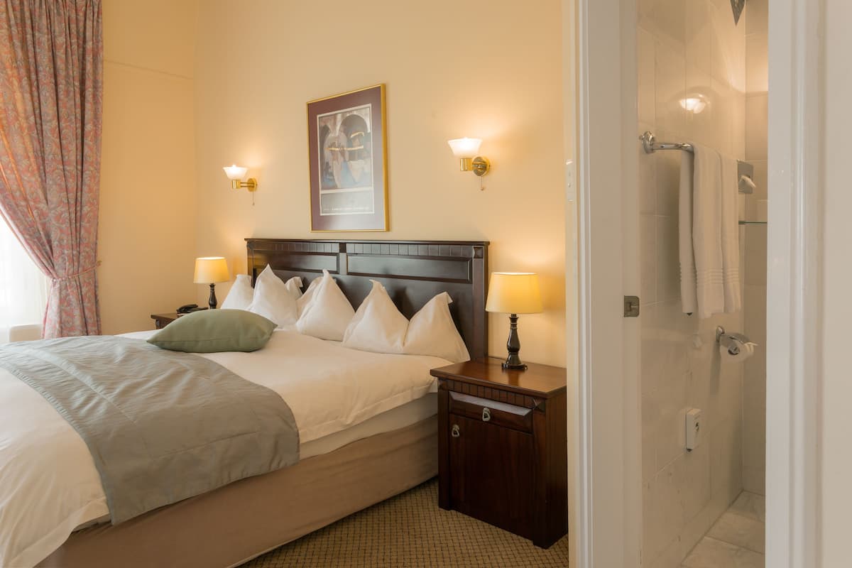 suite | 1 bedroom, premium bedding, minibar, in-room safe