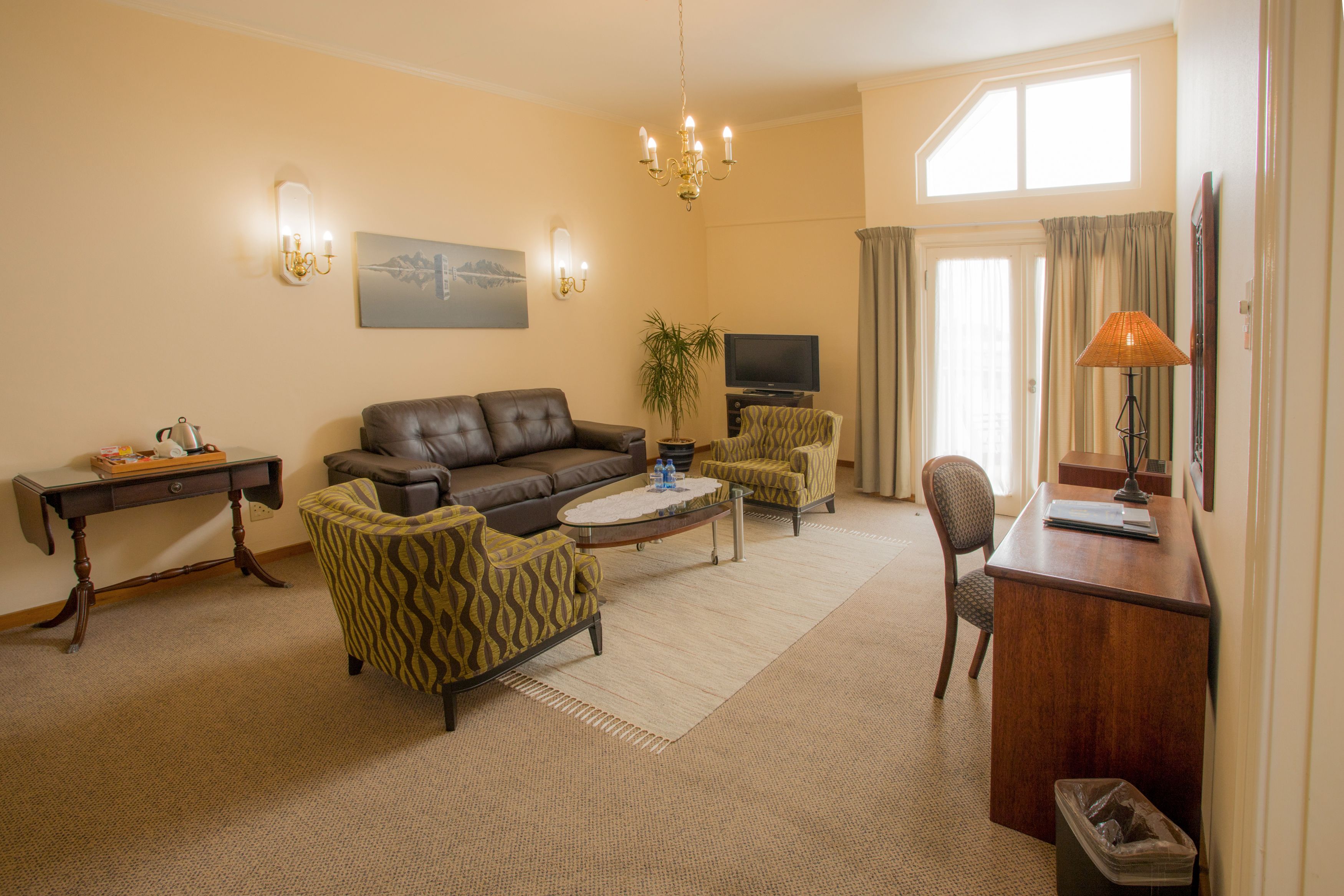 suite | living area | 32-inch flat-screen tv with satellite channels, tv