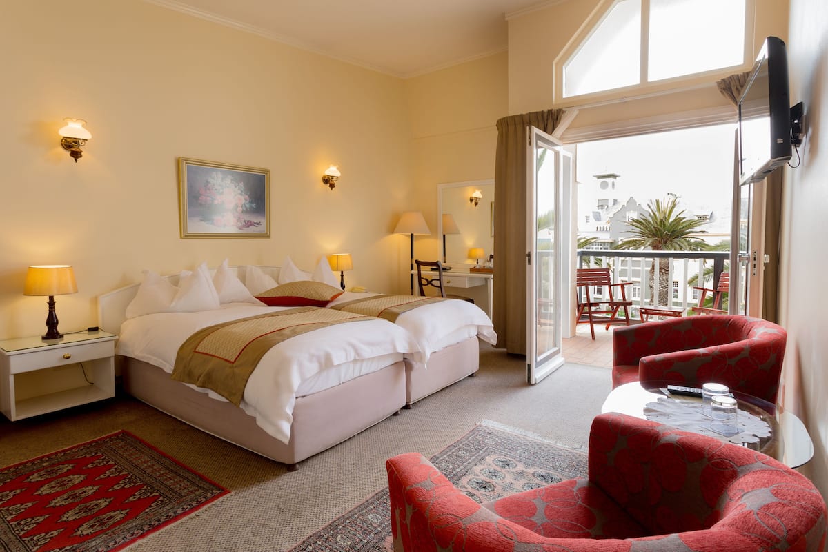 family room | 1 bedroom, premium bedding, minibar, in-room safe